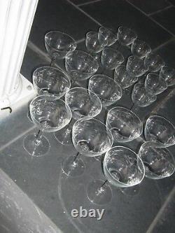 Lot Of 22 Vintage Etched Daisy Flower Stemmed Glasses 11 @ 5.75 & 11 @ 5